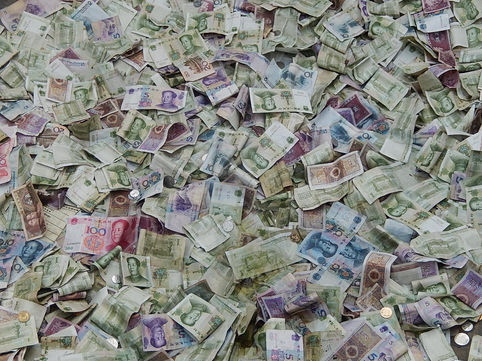Finančná represia v Číne: Viac peňazí znamená menej bohatstva