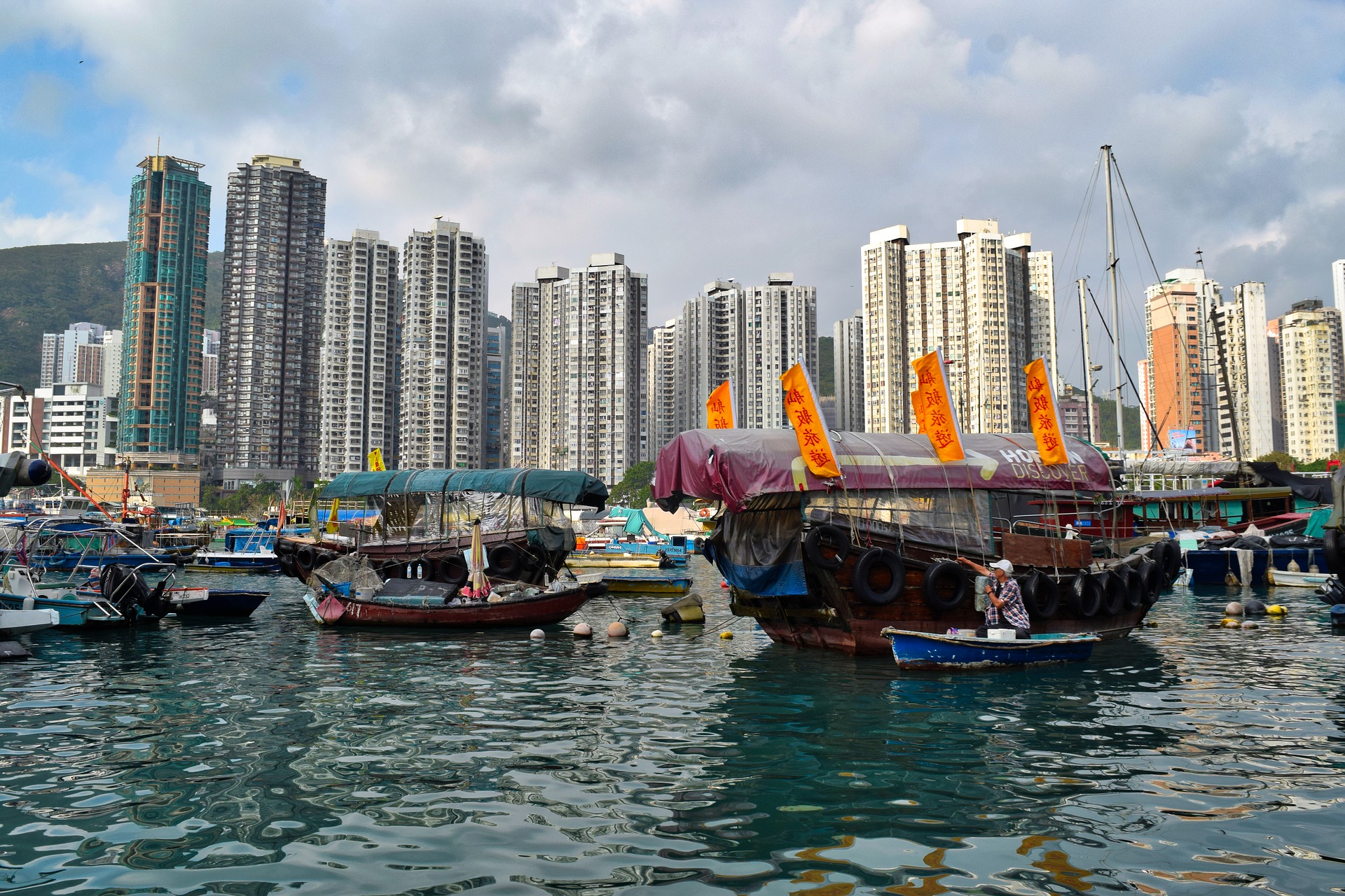 Hongkong není demokracie, ale dojná kráva magnátů, kteří jdou na ruku diktatuře